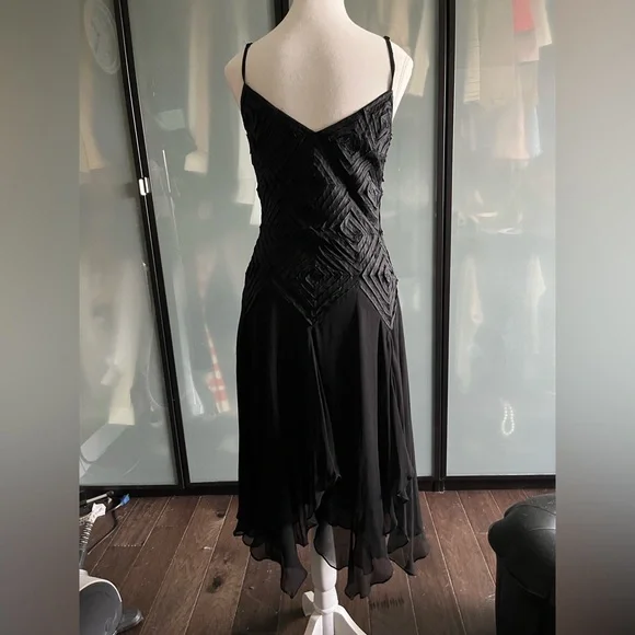 Elegant Black Evening Dress - Picture 4 of 6